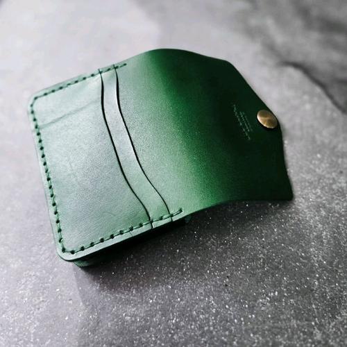 Grand Wallet Deep Green – Special Edition aus Voll-Italienischem Leder, Kunsthandwerk mit Nachhaltigem Design