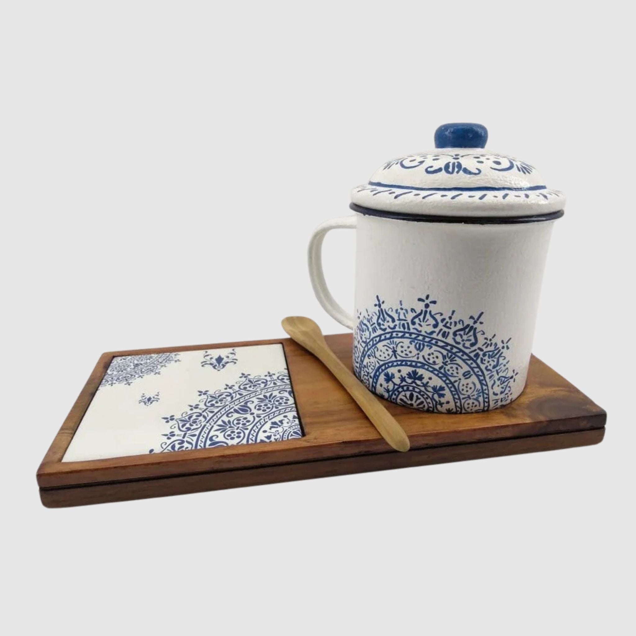 Tasse mit Batikmuster und passendem Untersetzer