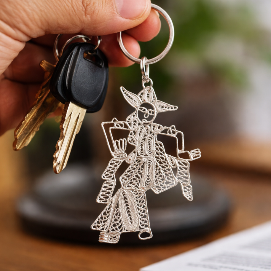 Versilberter handgefertigter Wayang-Schlüsselanhänger als Souvenir