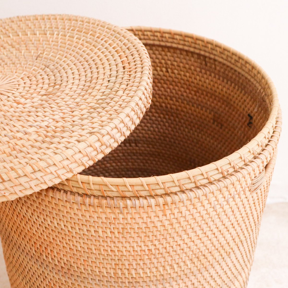 Sari Rattan Laundry Basket with Lid (2 sizes)