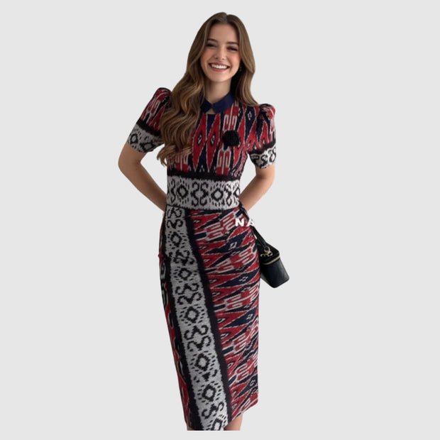 Ethnische Tenun-Kleidung