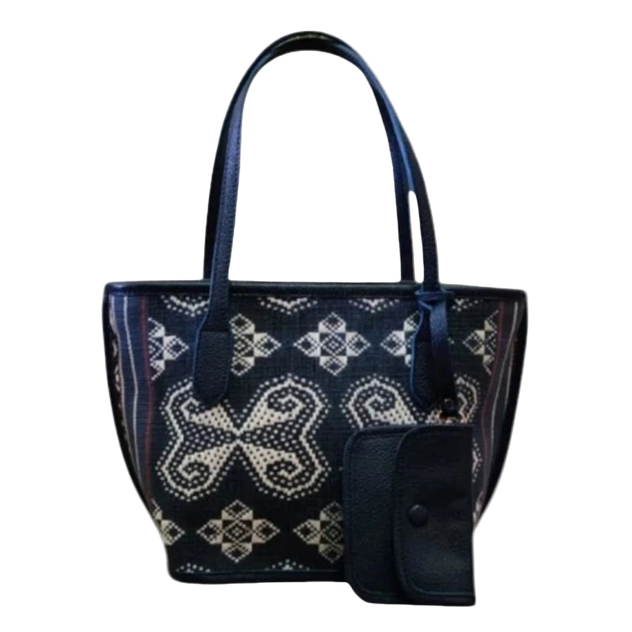 Detailansicht des handgewebten Textilmotivs der Nusa Mini Tote aus Nusa Tenggara Timur